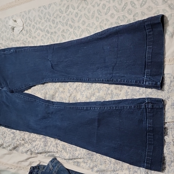 Mid Rise Jeans - Picture 4 of 4